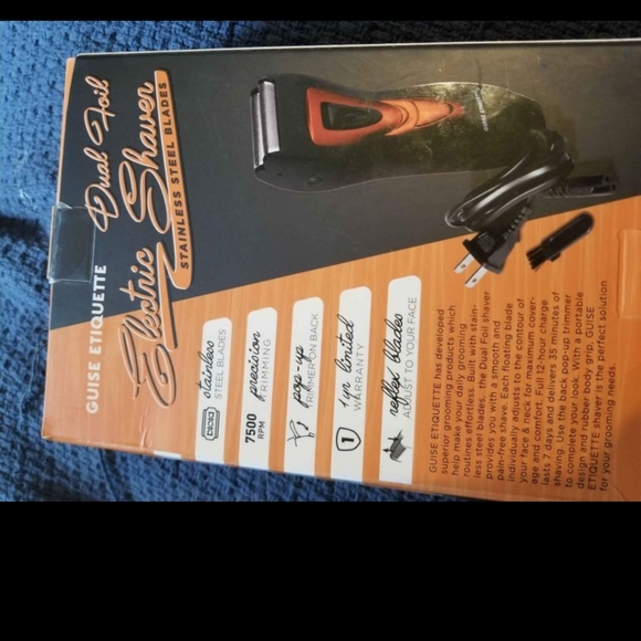 Electric Razor - Picture 2 of 2